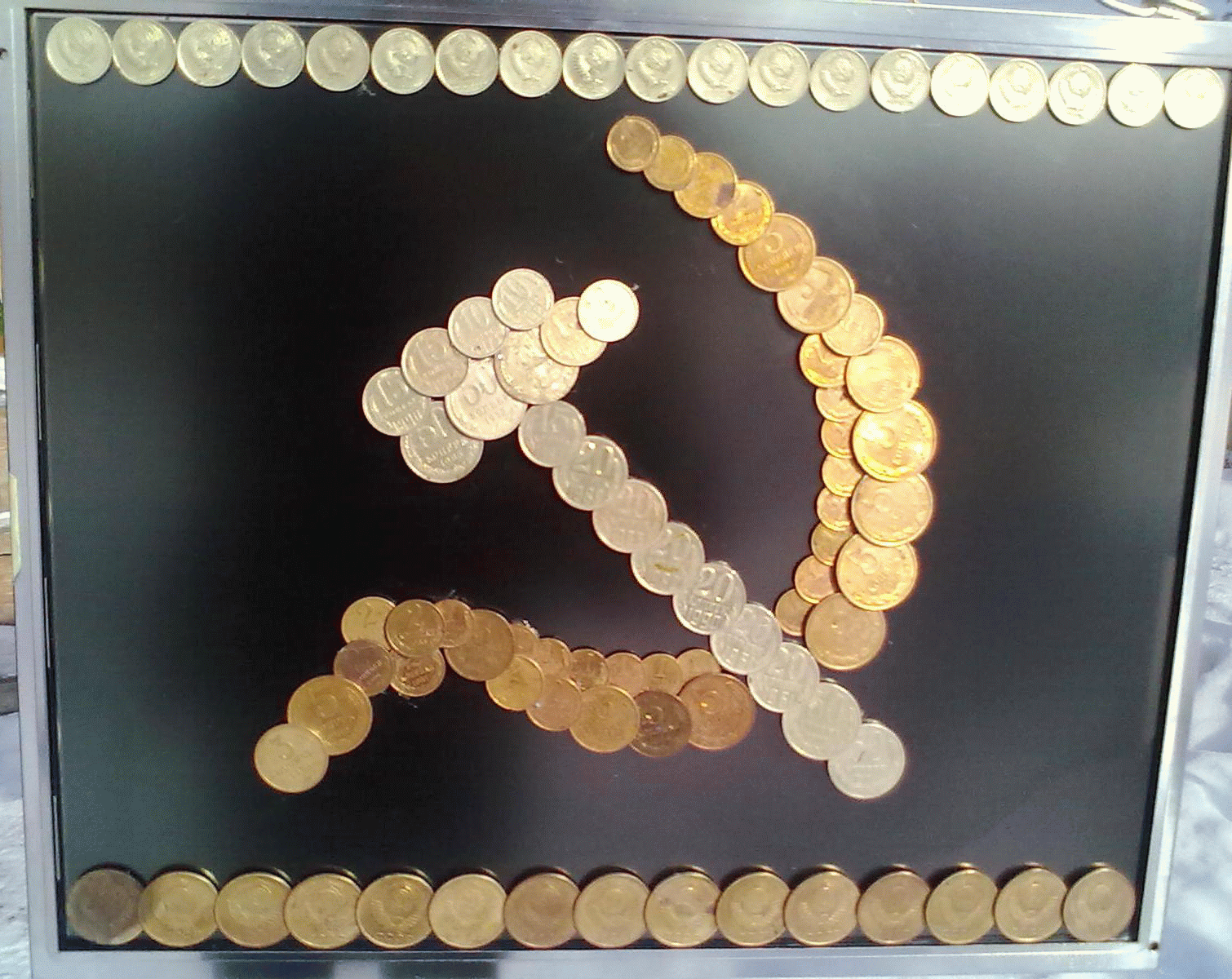 Инсталляция из монет
